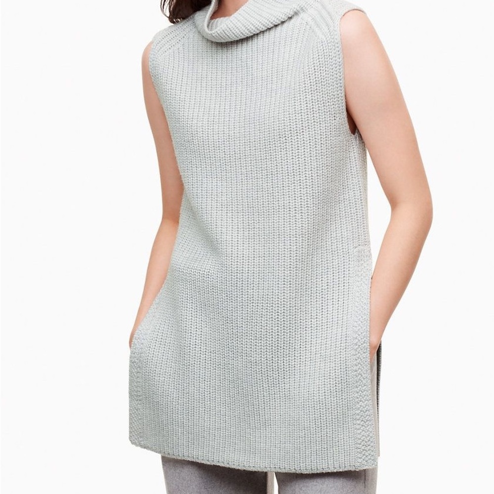 Sleeveless knit sweater